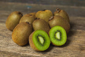 2 groene kiwi's