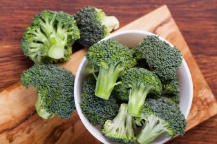 Broccoli (1 stronk)