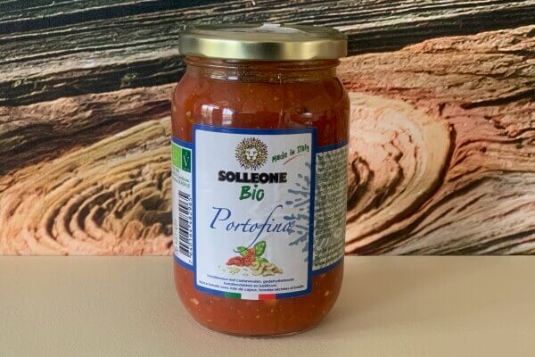 Italiaanse pastasaus "Portofino" met tomaten, basilicum en pijnboompitten