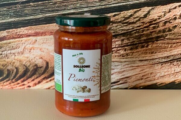 Italiaanse pastasaus "Piemonte" met tomaten, champignons en eekhoorntjesbrood