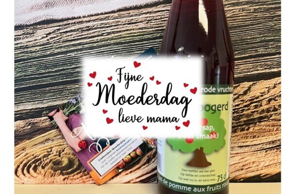     Moederdag-surprise: bloemplukbon + Appel-kers rode vruchtensap